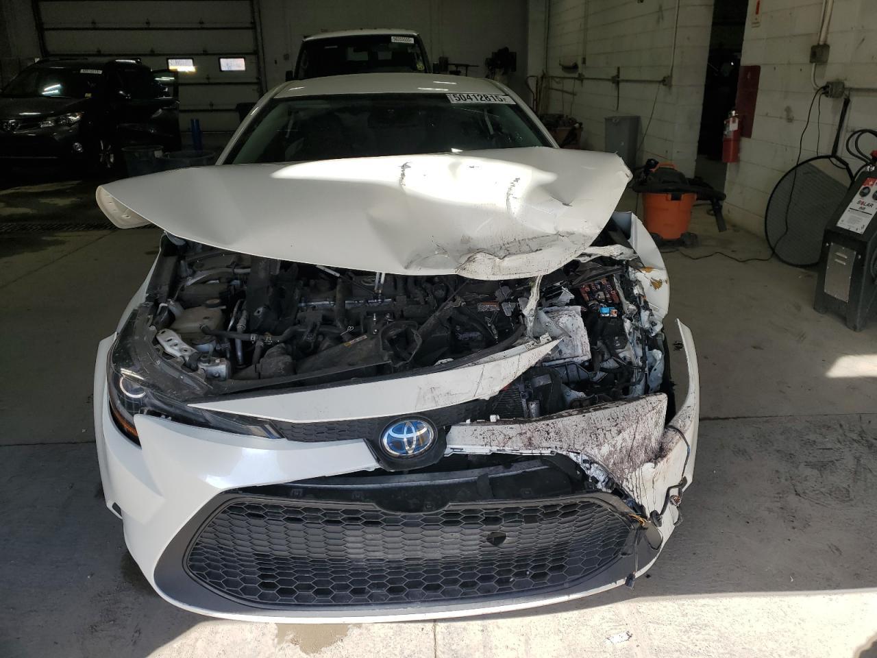 2020 TOYOTA COROLLA LE - Фото 5