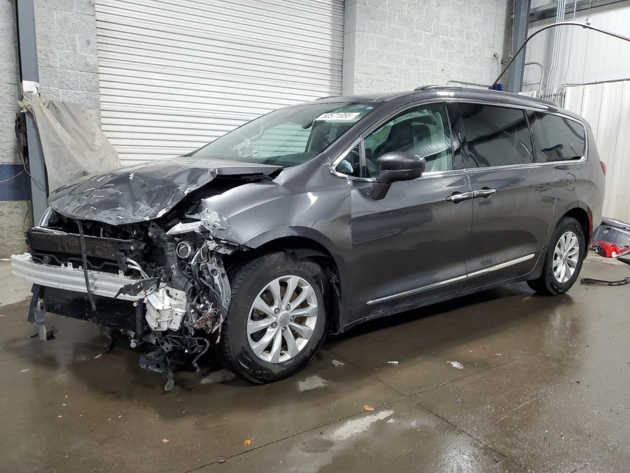 2017 CHRYSLER PACIFICA T