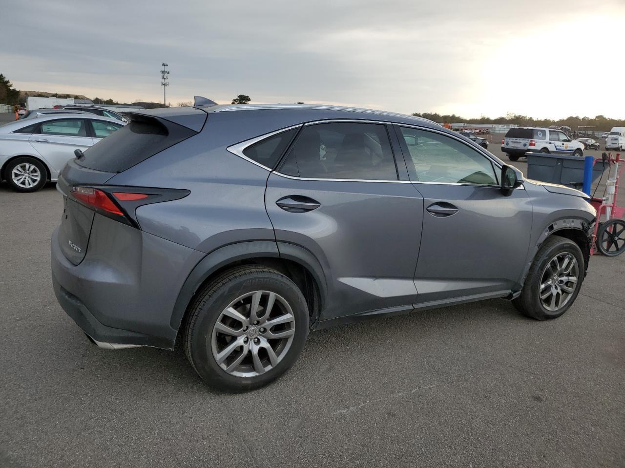 2016 LEXUS NX 200T BA - Фото 3