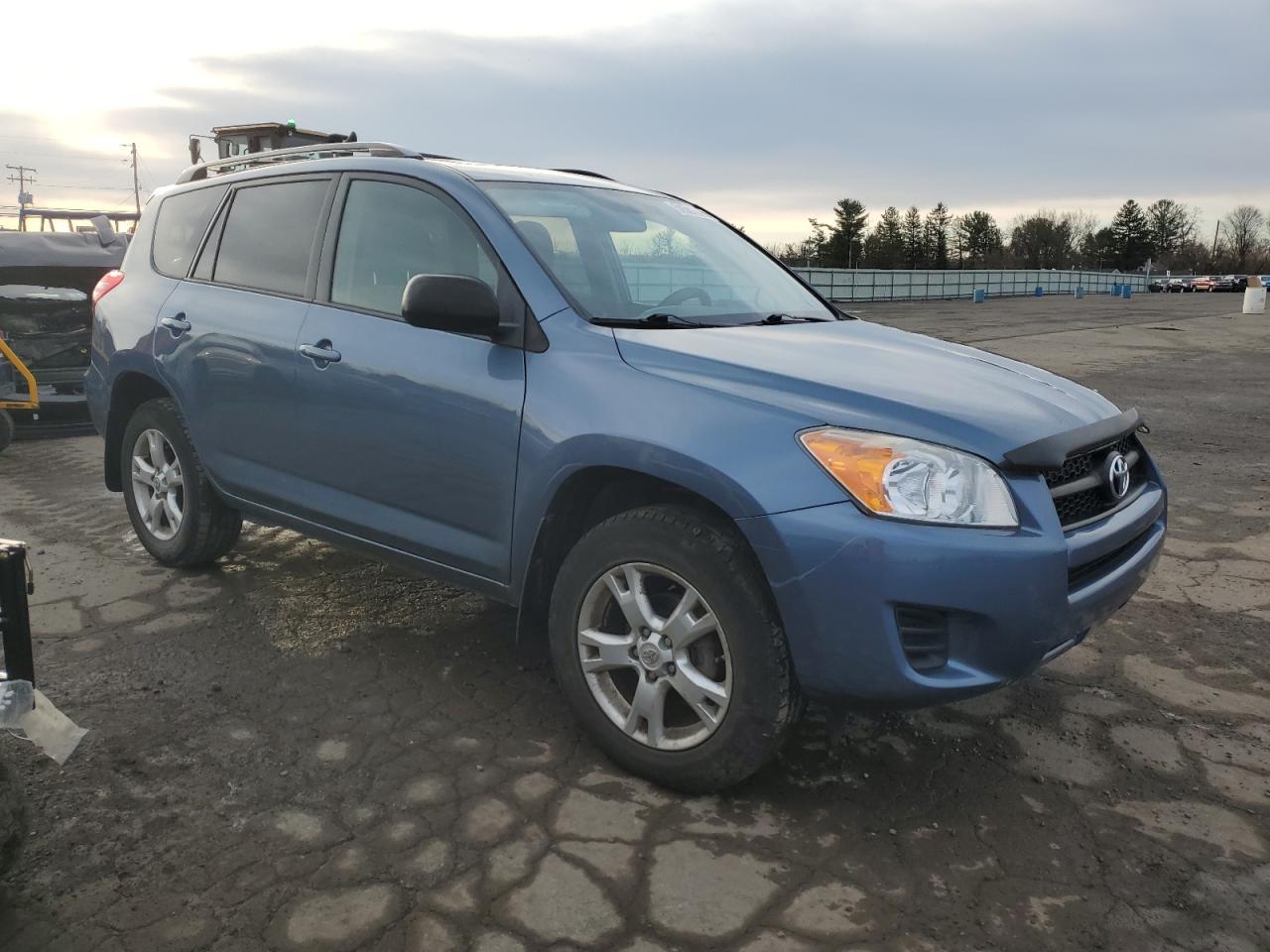 2011 TOYOTA RAV4 - Image 4