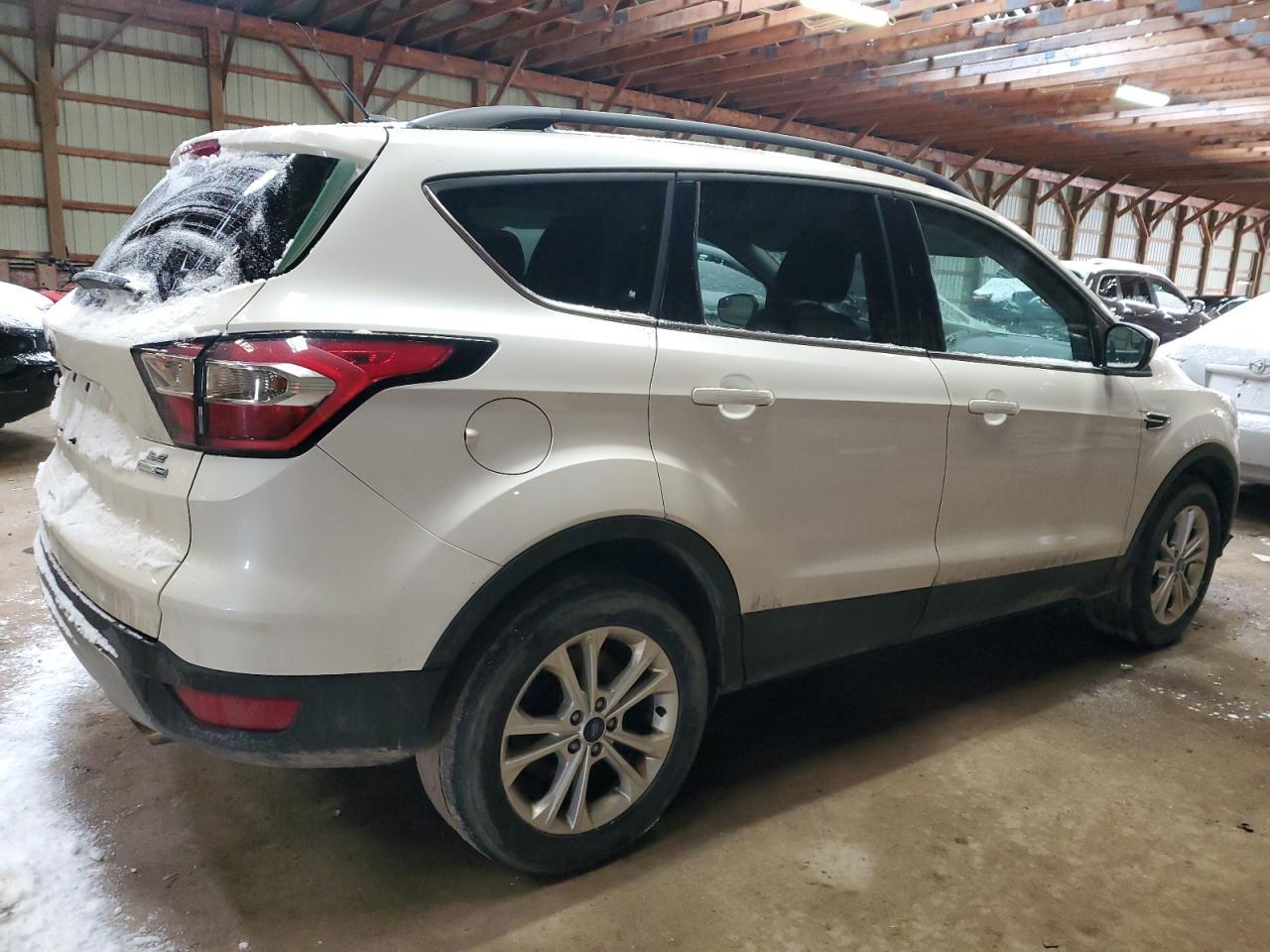 2017 FORD ESCAPE SE - Фото 3