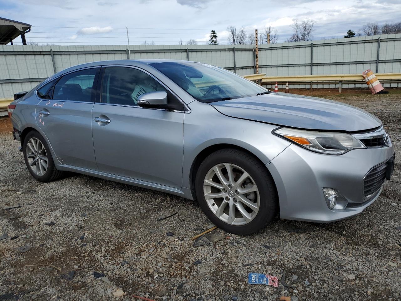 2015 TOYOTA AVALON XLE - Image 4