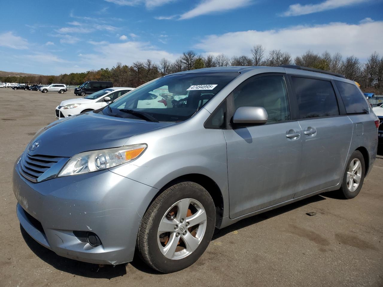 2015 TOYOTA SIENNA LE
