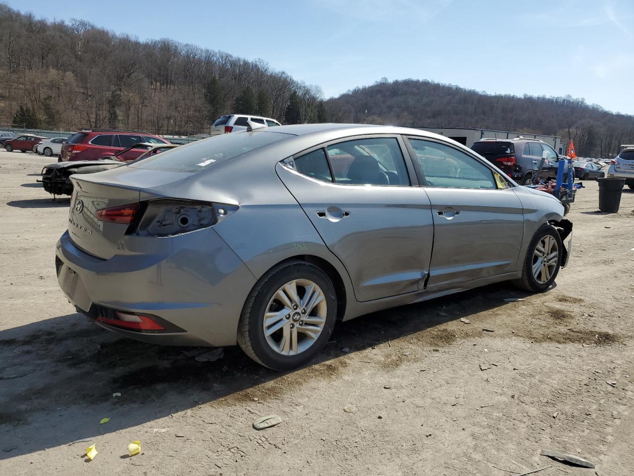 2019 HYUNDAI ELANTRA SE - Фото 3