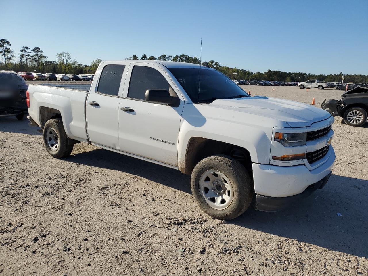 2017 CHEVROLET SILVERADO - Image 4