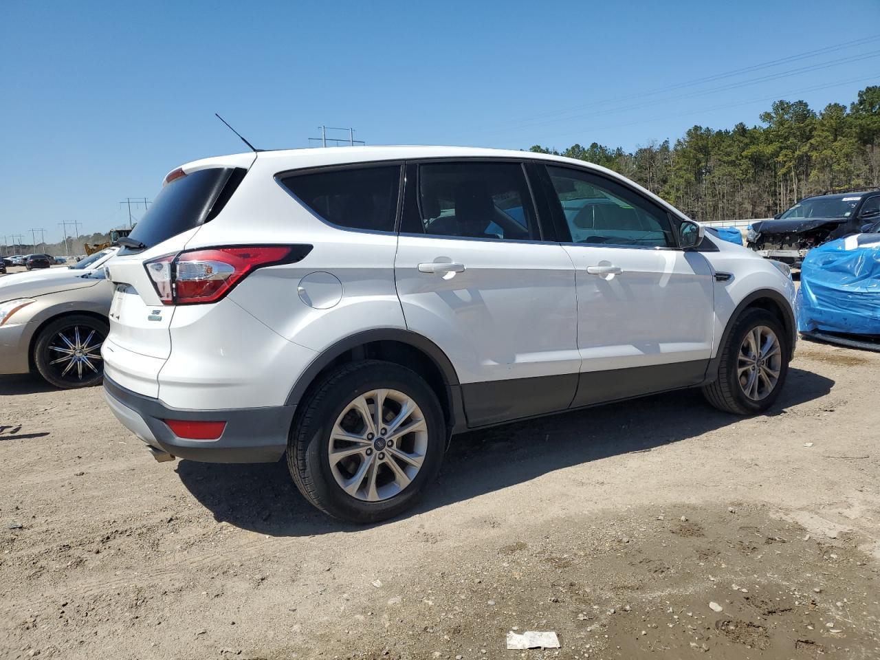 2017 FORD ESCAPE SE - Фото 3