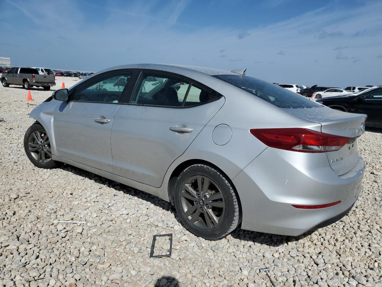 2018 HYUNDAI ELANTRA SE - Image 2