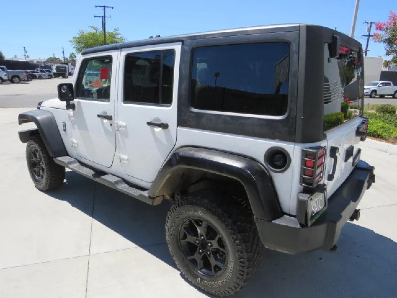 2012 JEEP WRANGLER U - Image 4