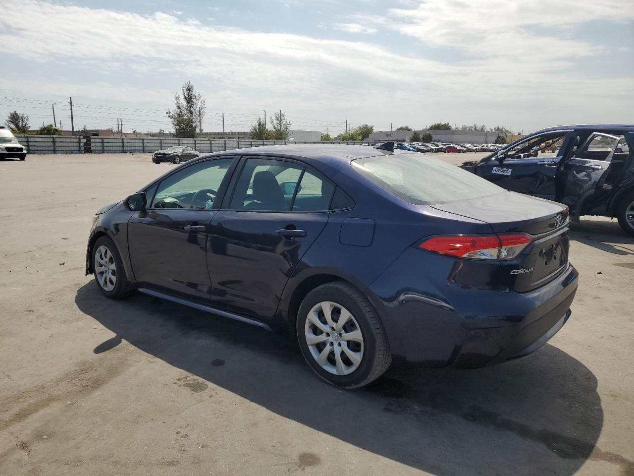 2020 TOYOTA COROLLA LE - Фото 2