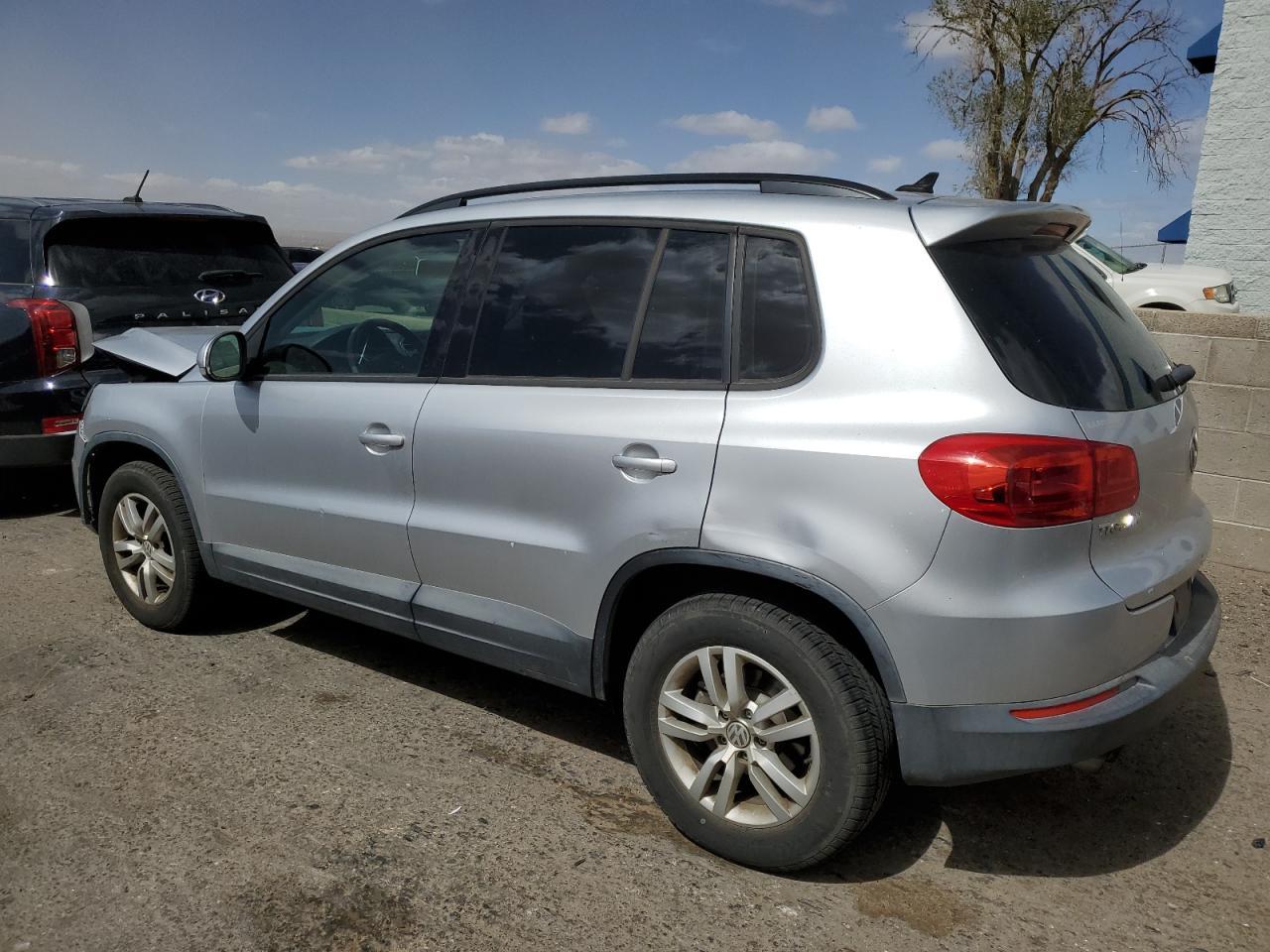 2015 VOLKSWAGEN TIGUAN S - Фото 2
