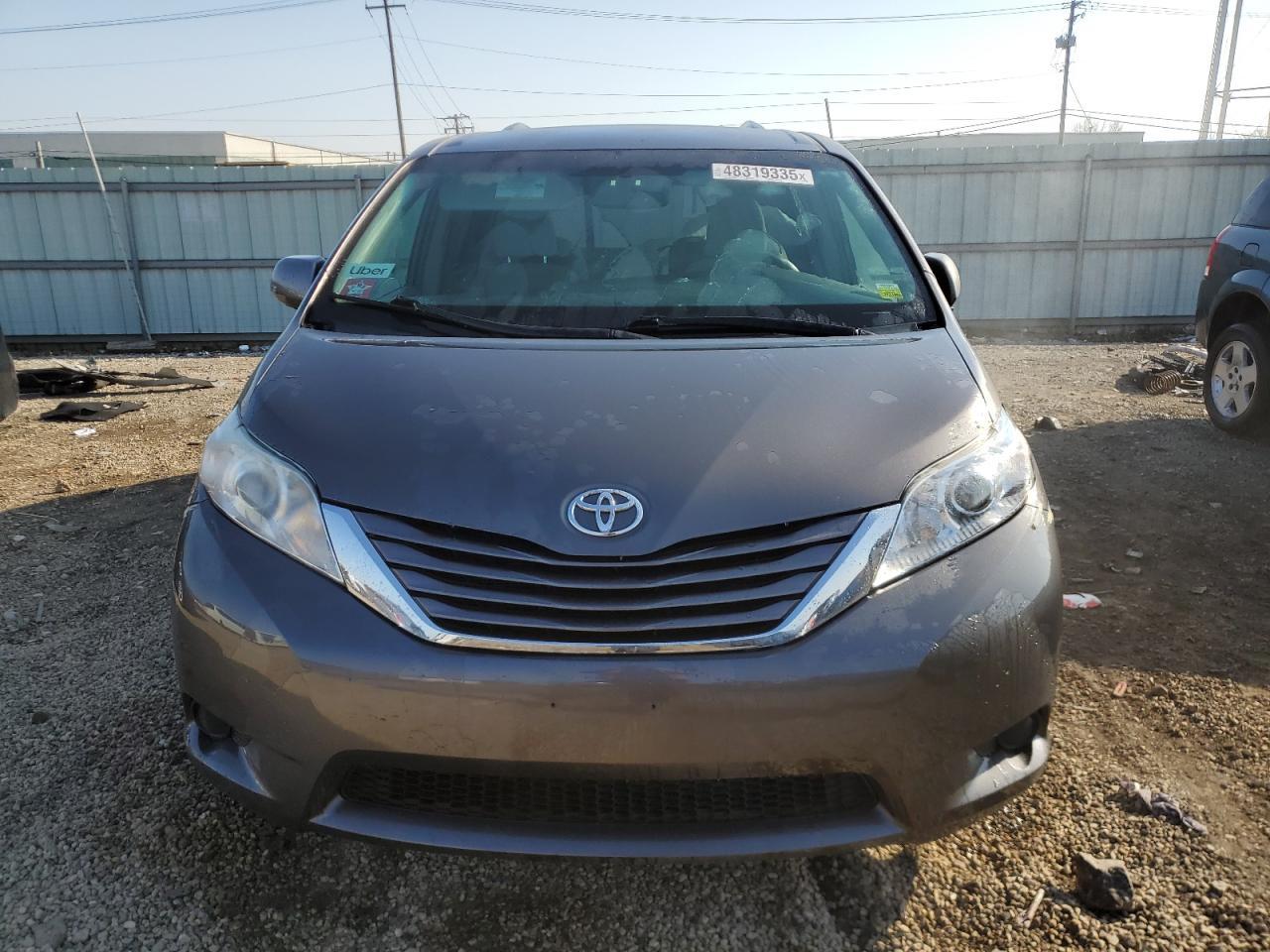 2015 TOYOTA SIENNA LE - Image 5