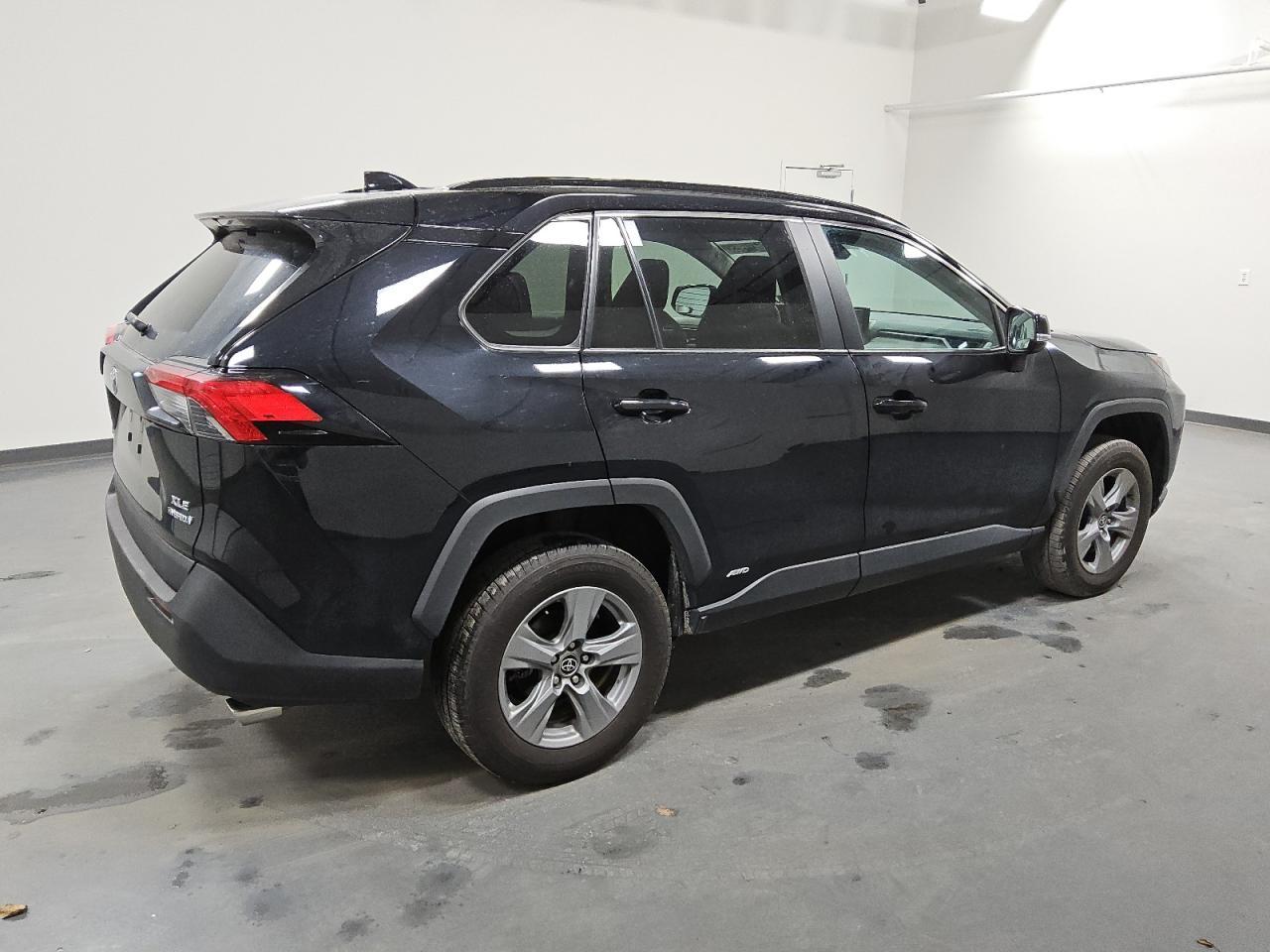 2022 TOYOTA RAV4 XLE - Image 3