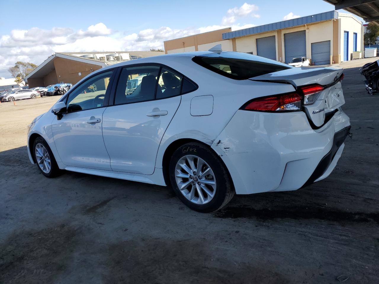 2021 TOYOTA COROLLA LE - Фото 2