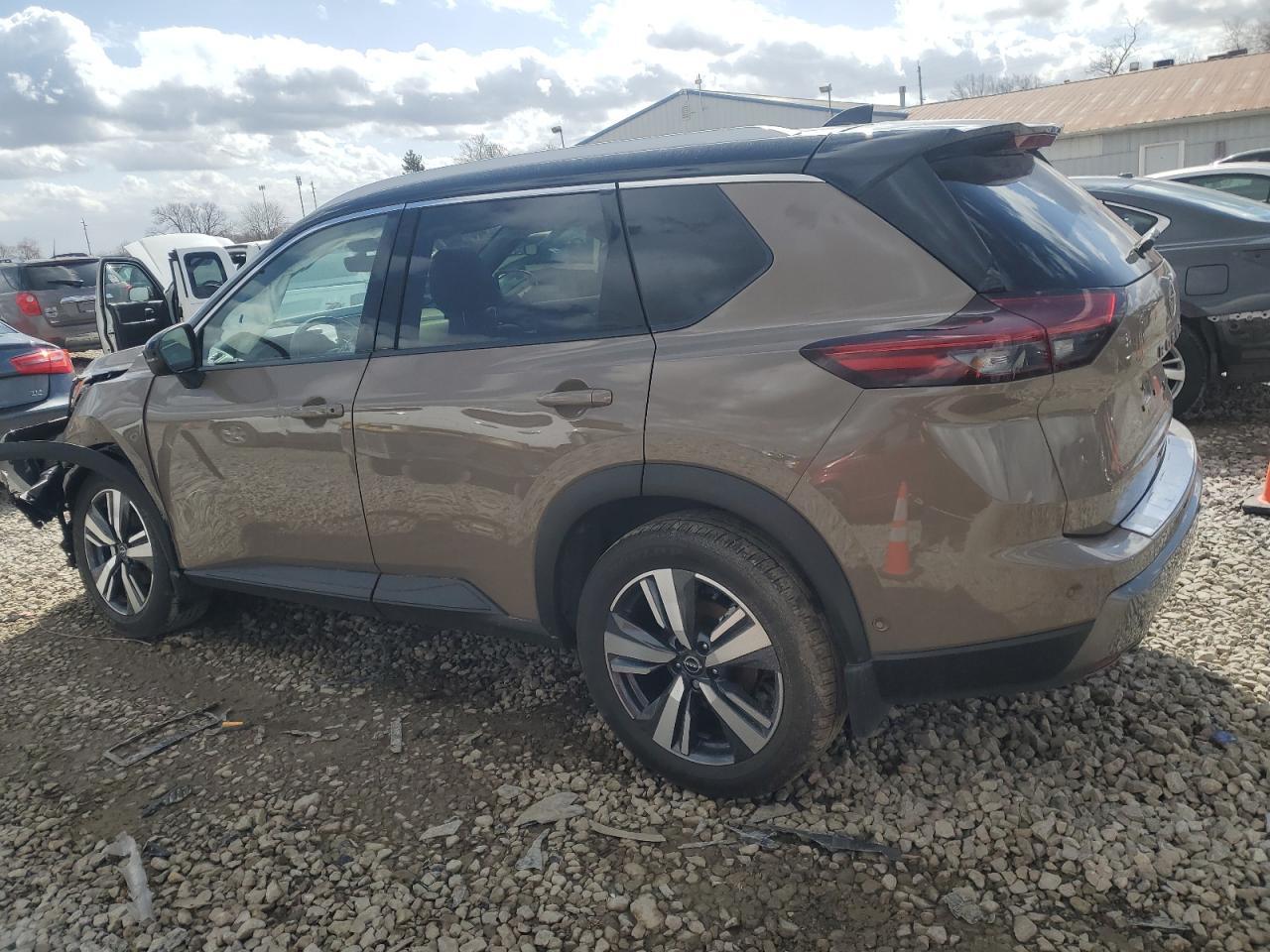 2024 NISSAN ROGUE SL - Image 2