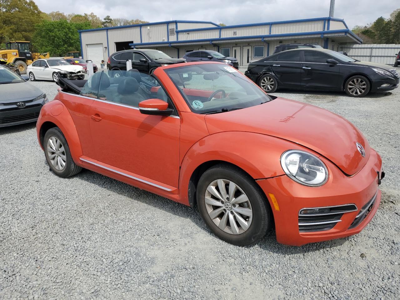 2019 VOLKSWAGEN BEETLE S - Фото 4