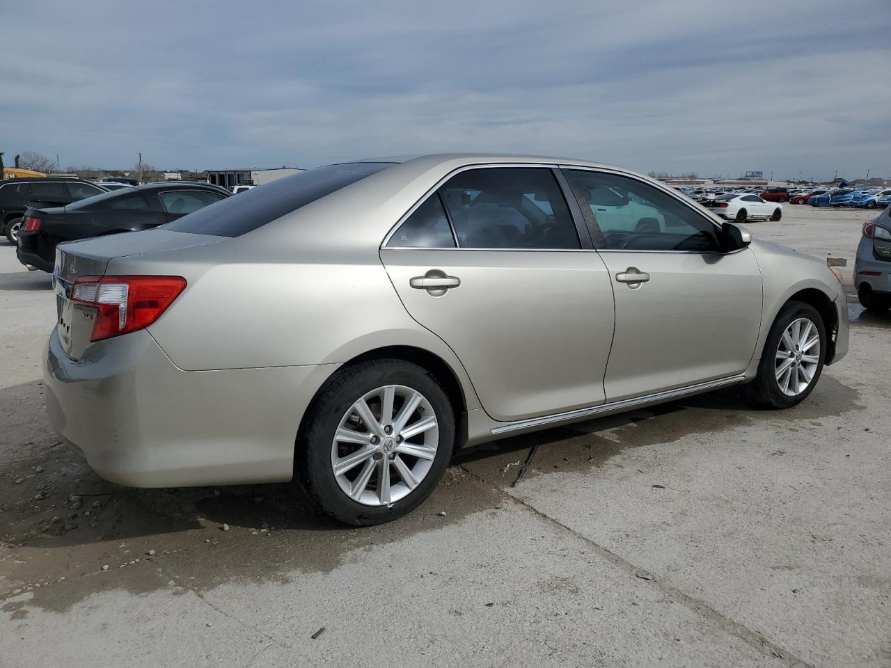 2014 TOYOTA CAMRY L - Image 3