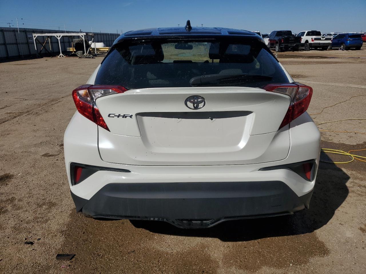 2021 TOYOTA C-HR XLE - Фото 6