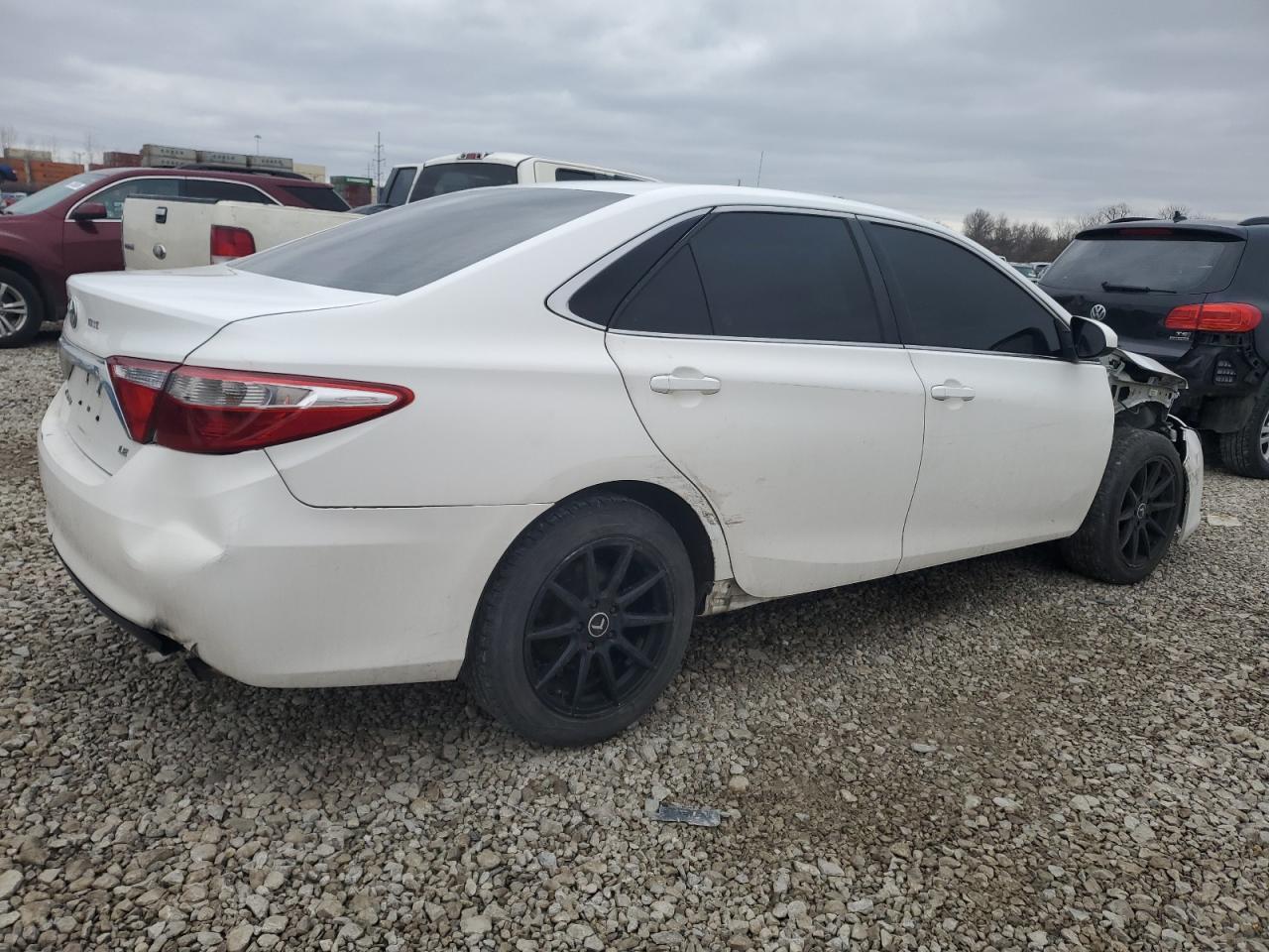 2016 TOYOTA CAMRY LE - Фото 3