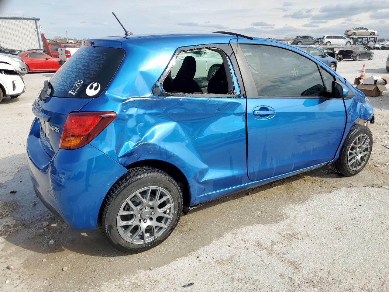 2015 TOYOTA YARIS - Фото 3