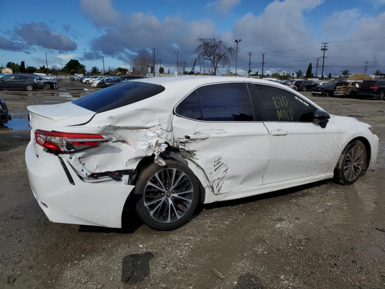 2018 TOYOTA CAMRY L - Фото 3