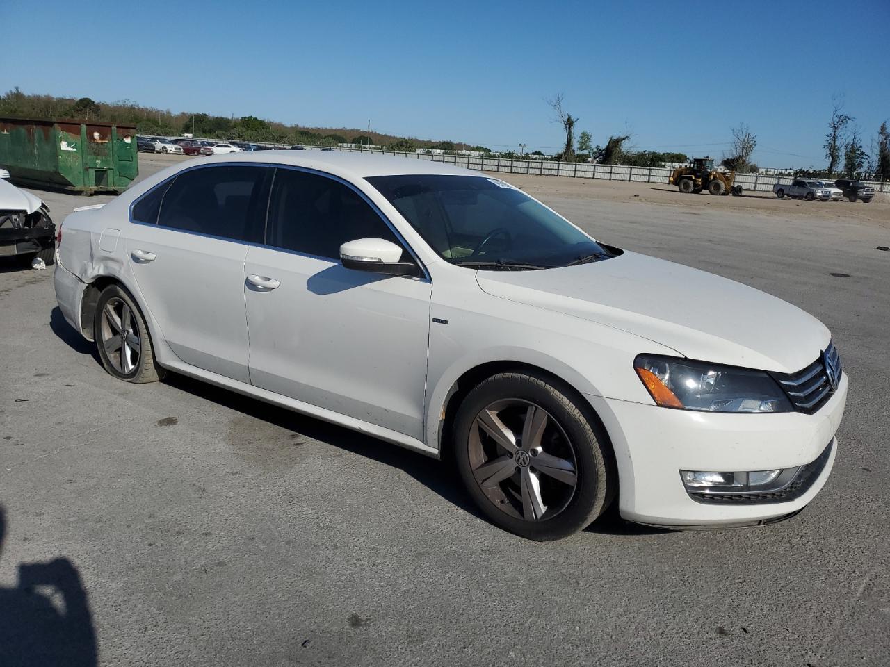 2015 VOLKSWAGEN PASSAT S - Фото 4