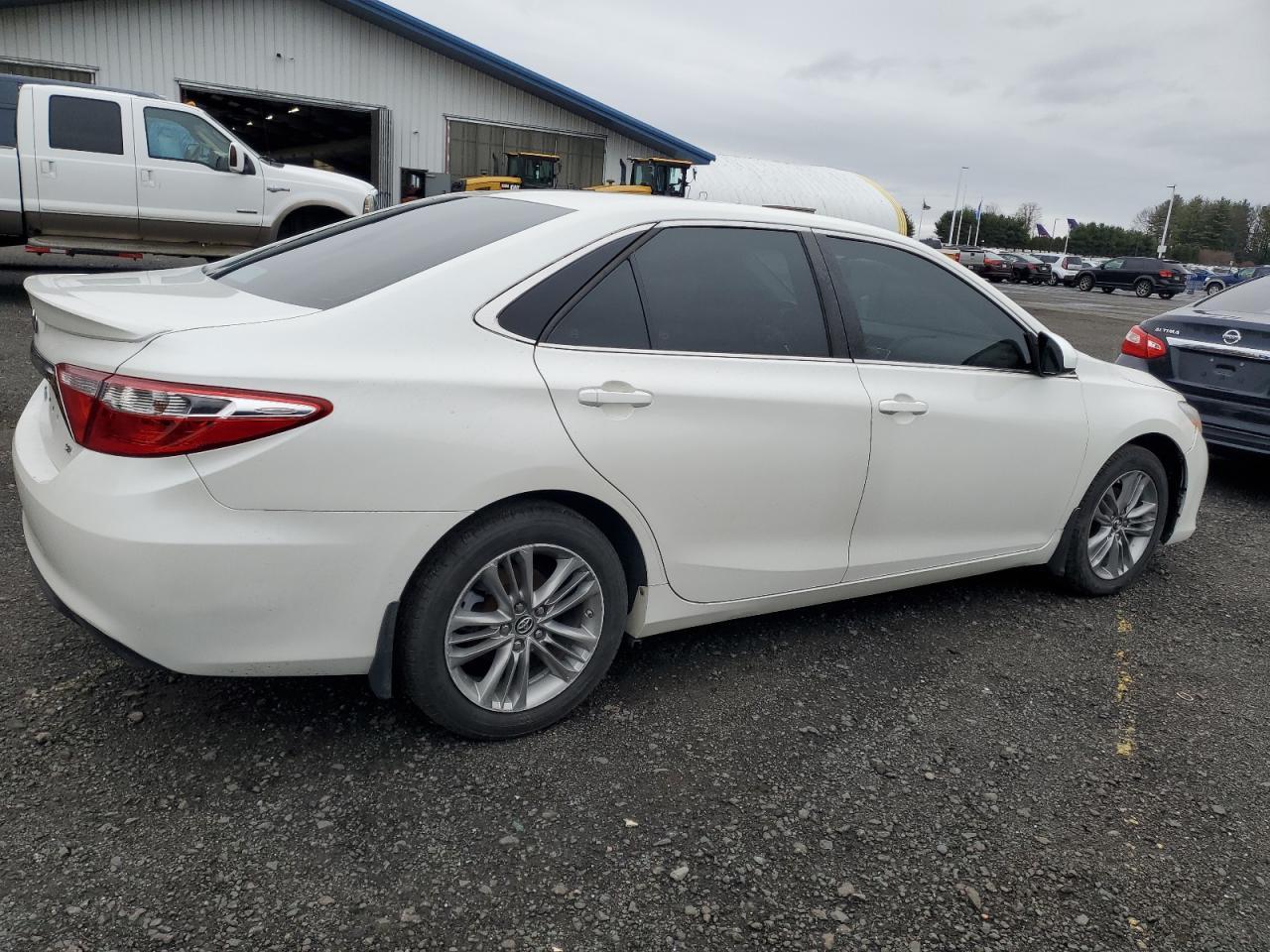 2016 TOYOTA CAMRY LE - Фото 3