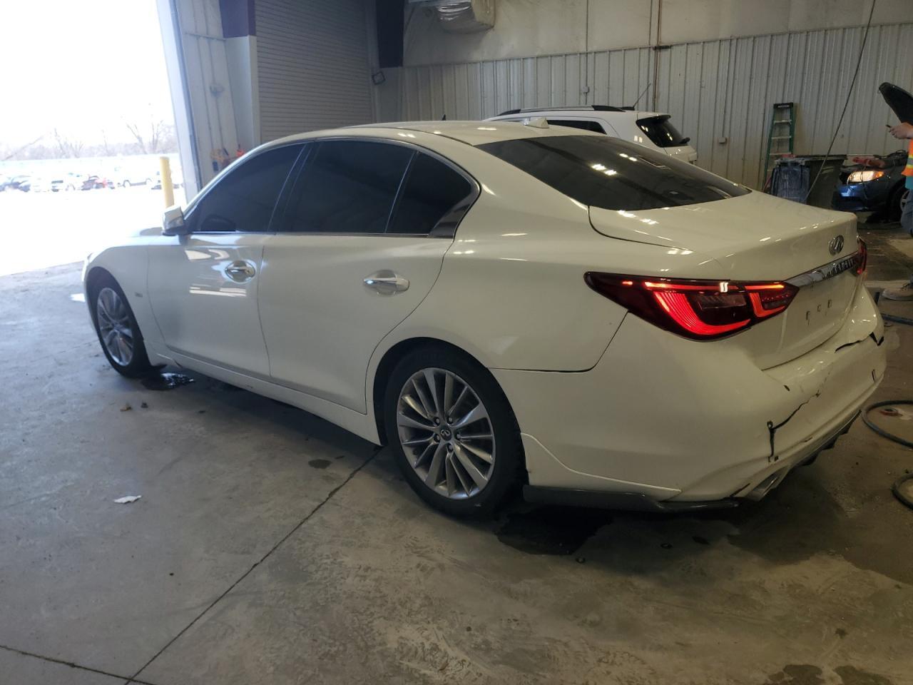 2018 INFINITI Q50 LUXE - Фото 2