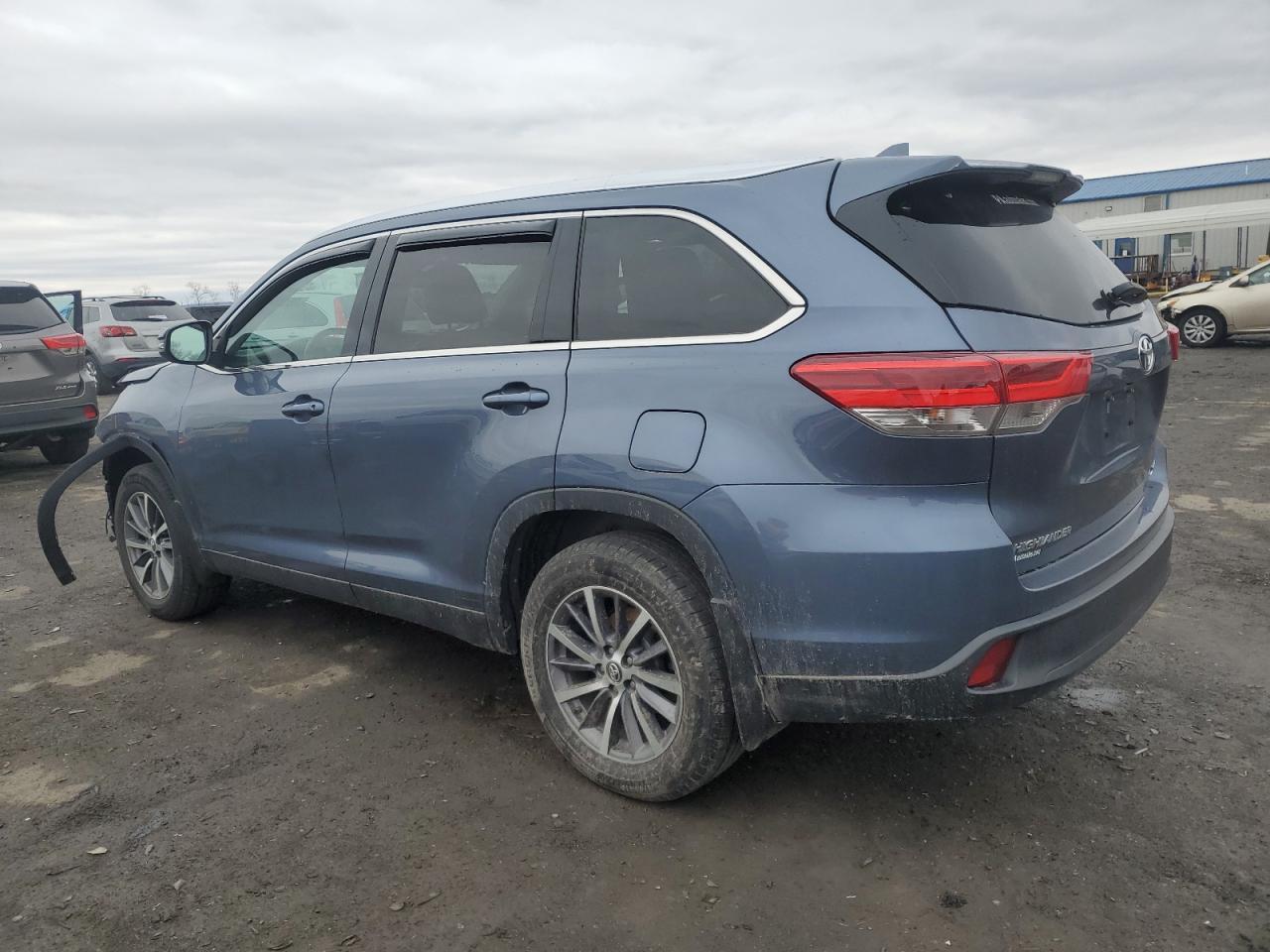 2019 TOYOTA HIGHLANDER - Image 2
