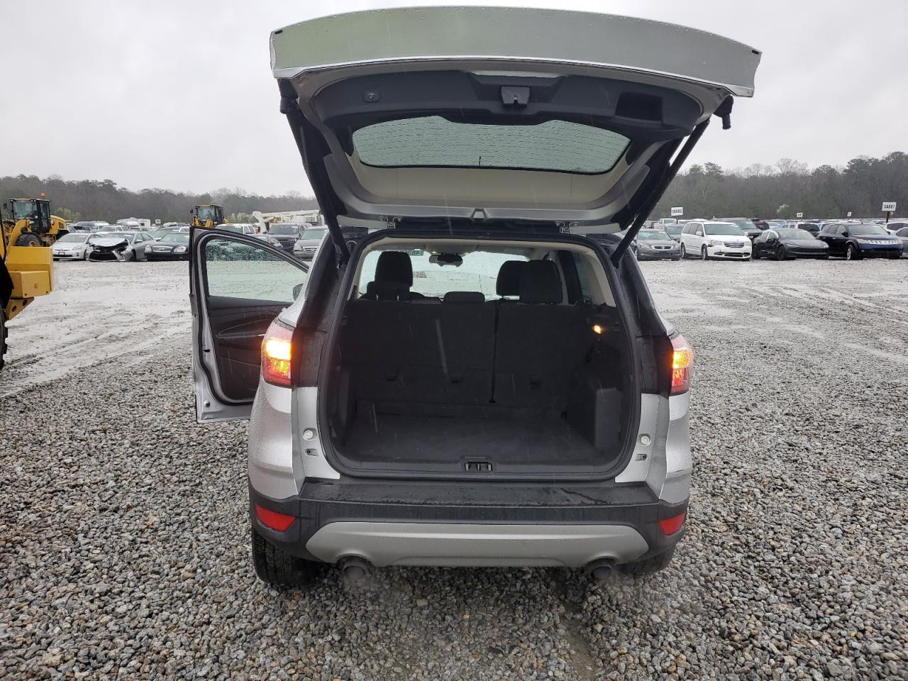 2017 FORD ESCAPE SE - Фото 6