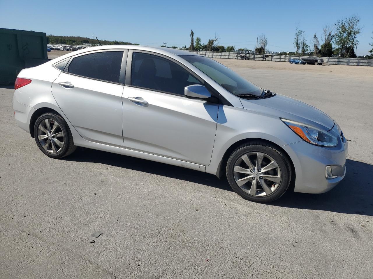 2014 HYUNDAI ACCENT GLS - Image 4