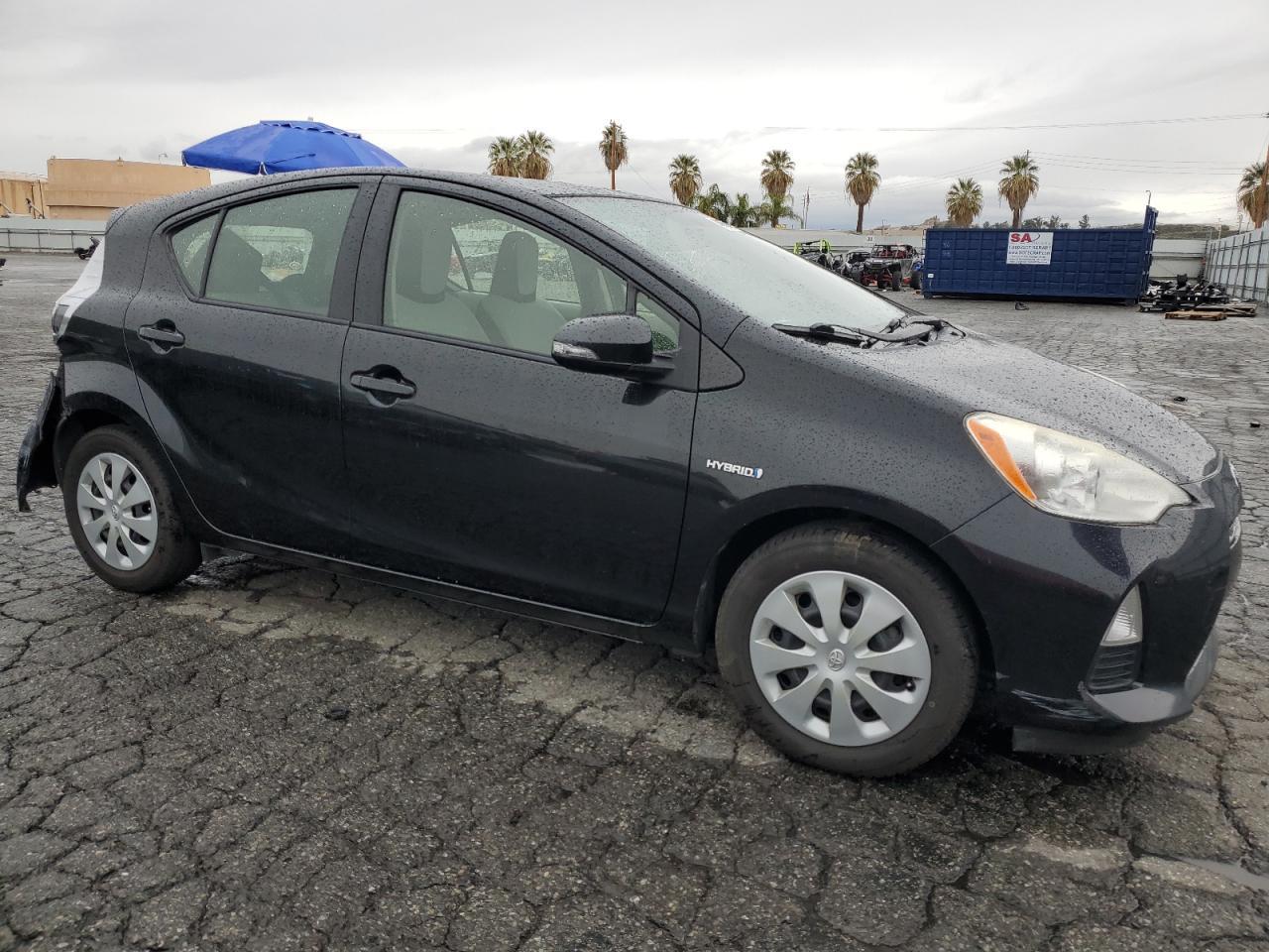 2013 TOYOTA PRIUS C - Image 4