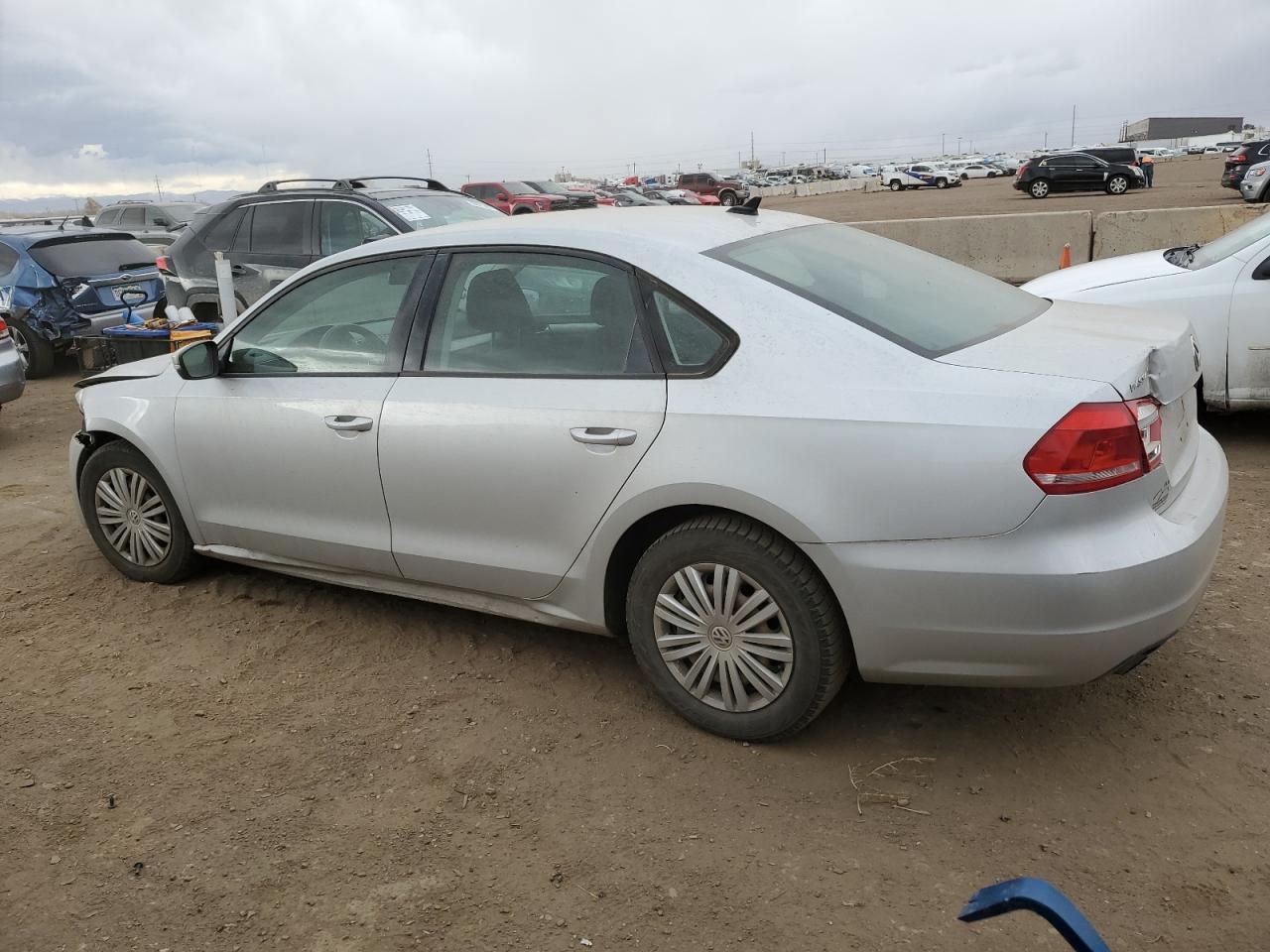 2014 VOLKSWAGEN PASSAT S - Фото 2