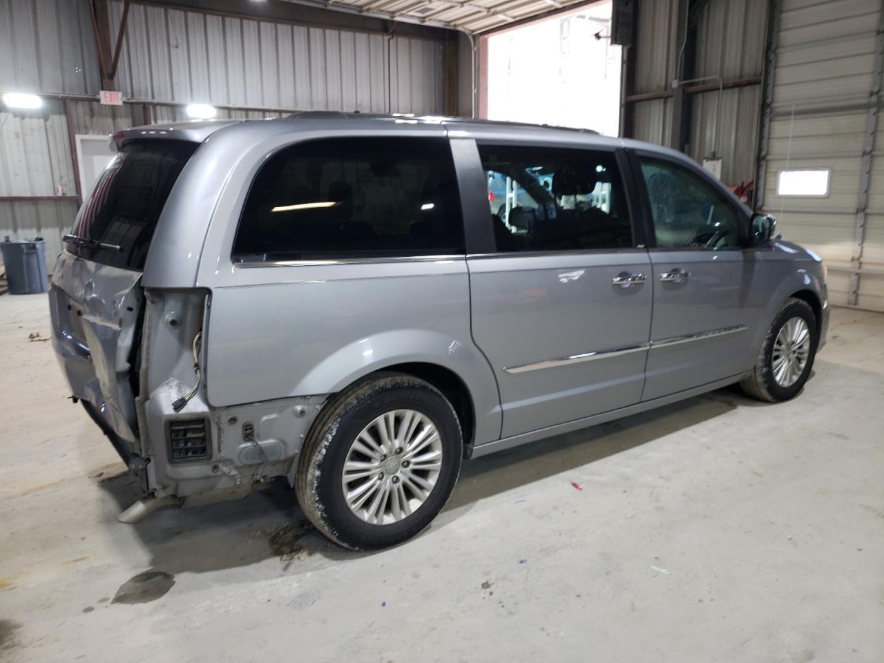 2014 CHRYSLER TOWN & COU - Image 3