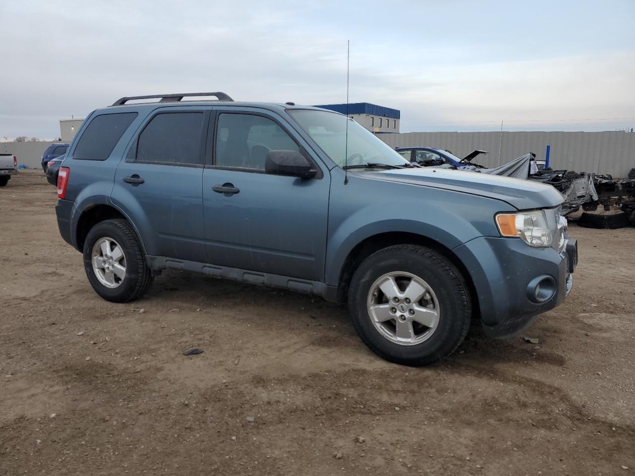 2010 FORD ESCAPE XLT - Image 4