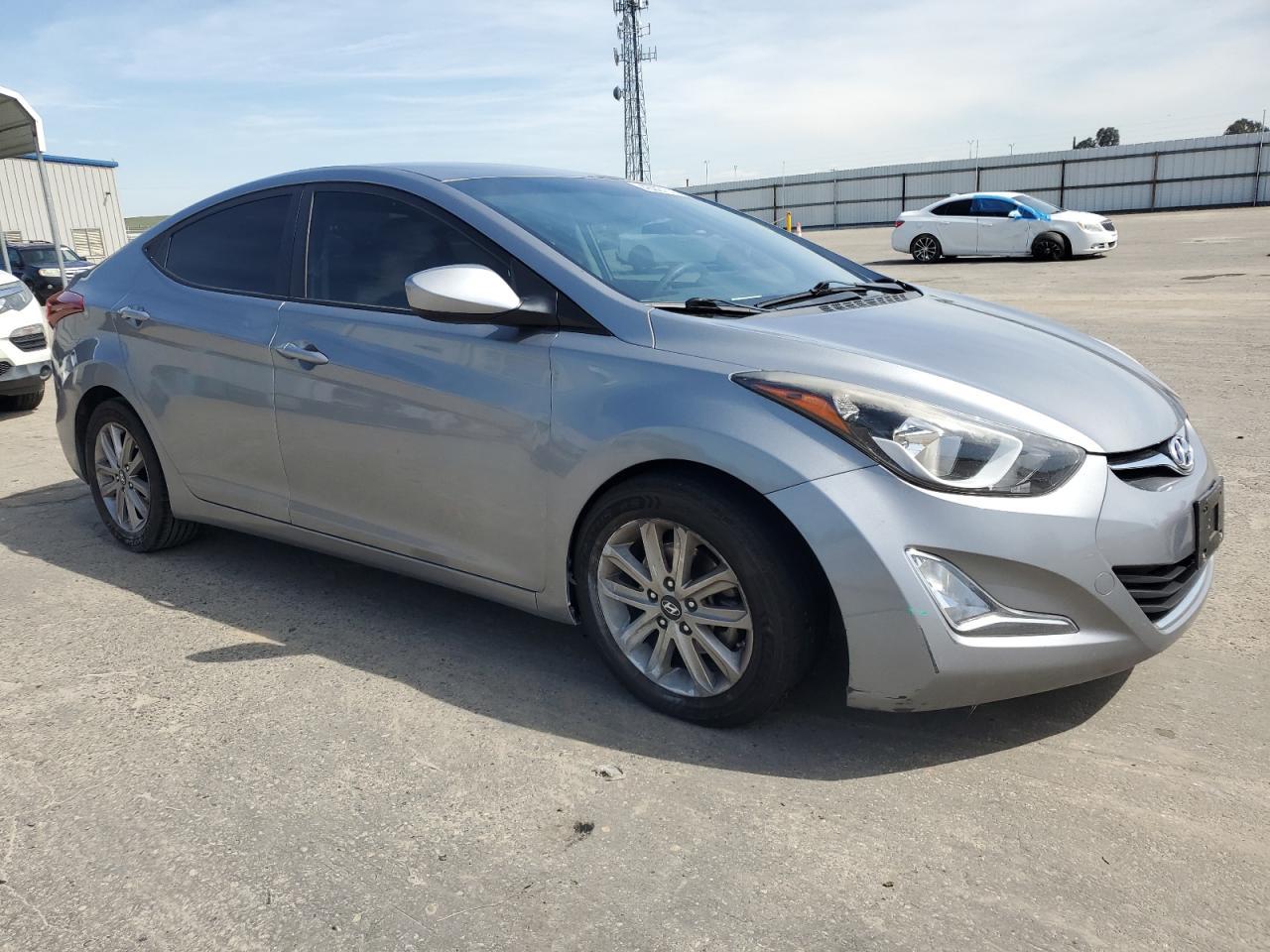2015 HYUNDAI ELANTRA SE - Image 4