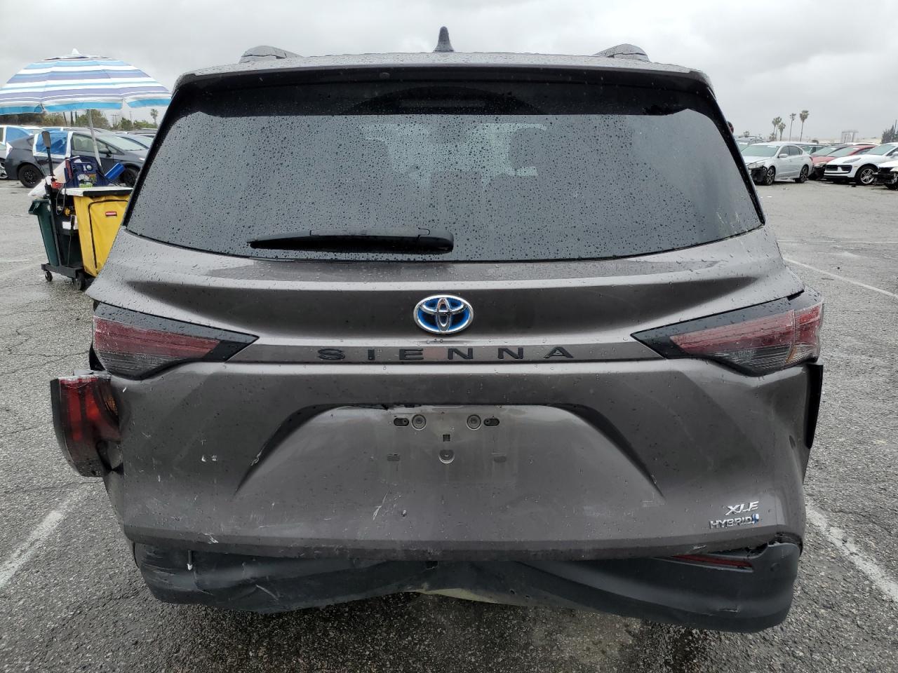 2023 TOYOTA SIENNA XLE - Image 6