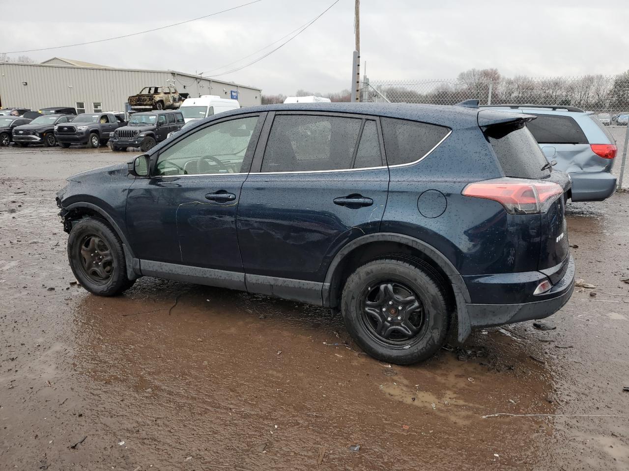 2018 TOYOTA RAV4 LE - Фото 2