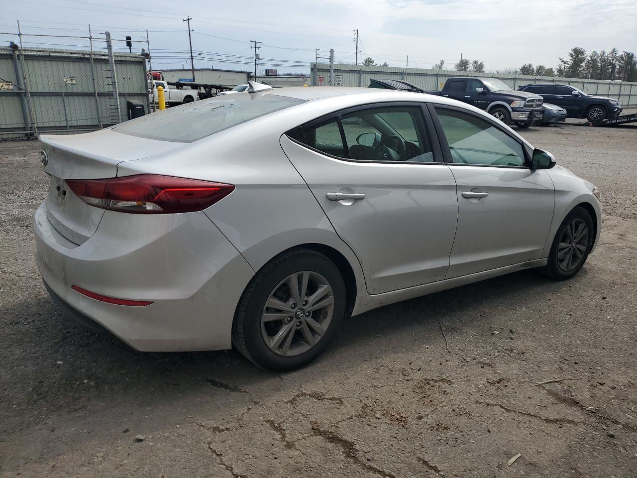 2018 HYUNDAI ELANTRA SE - Фото 3