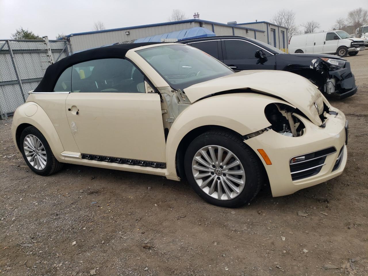 2019 VOLKSWAGEN BEETLE S - Фото 4