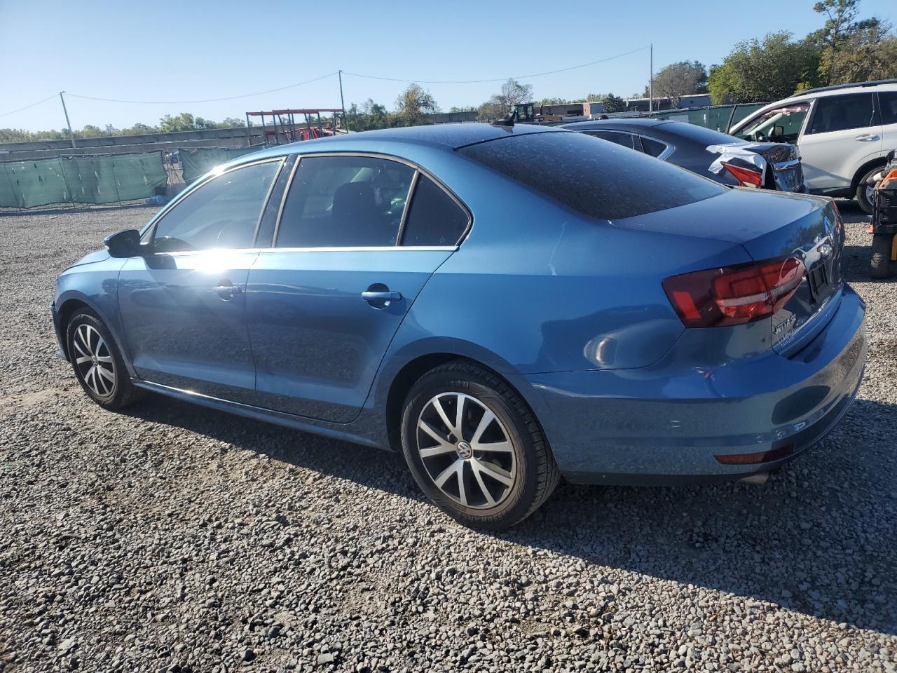 2017 VOLKSWAGEN JETTA SE - Image 2