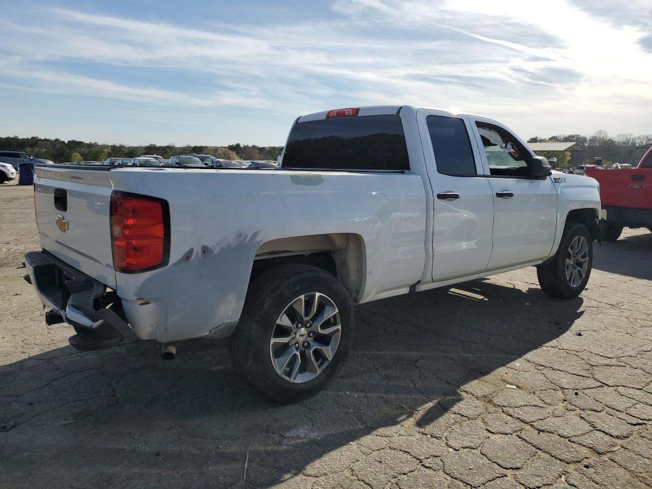 2018 CHEVROLET SILVERADO - Image 3