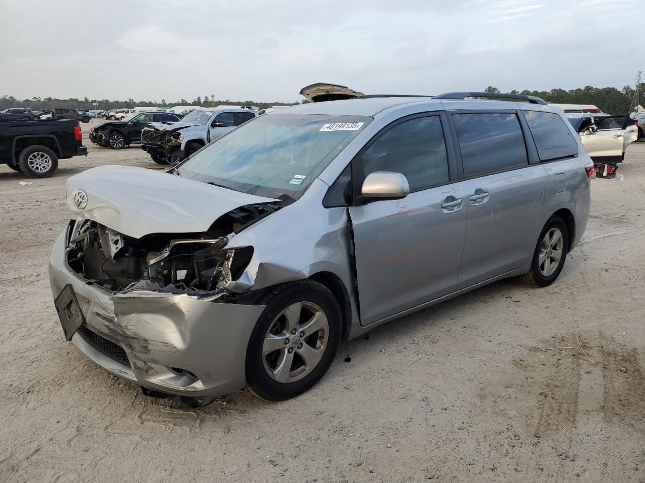 2015 TOYOTA SIENNA LE