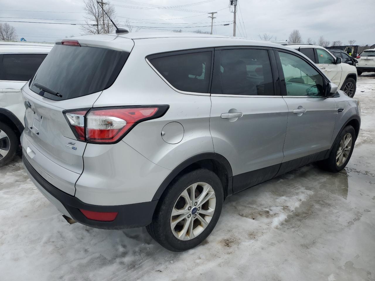 2017 FORD ESCAPE SE - Image 3