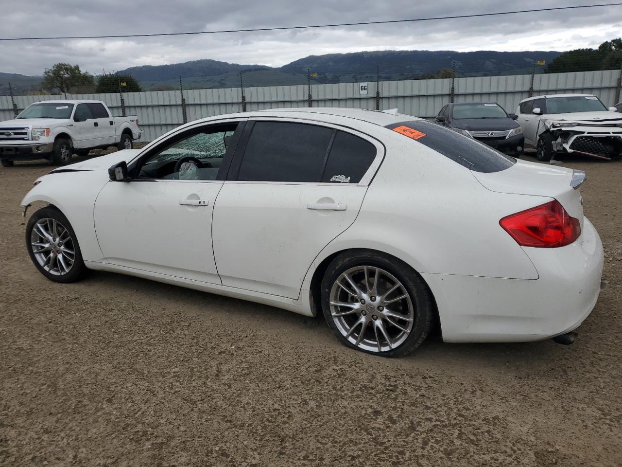 2011 INFINITI G37 BASE - Фото 2