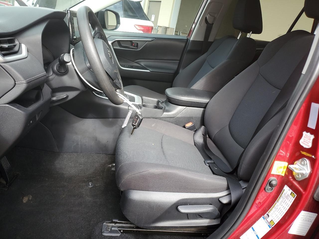 2021 TOYOTA RAV4 LE - Фото 7