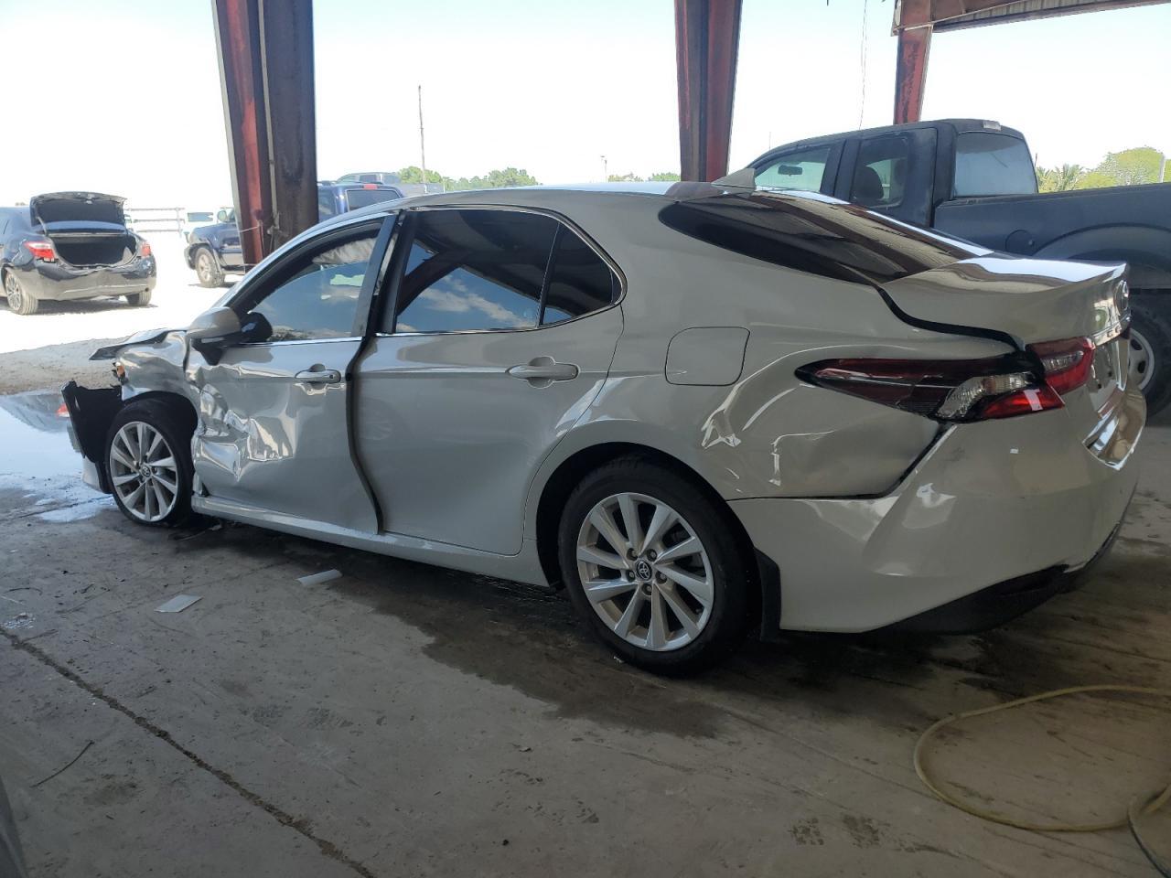 2024 TOYOTA CAMRY LE - Фото 2