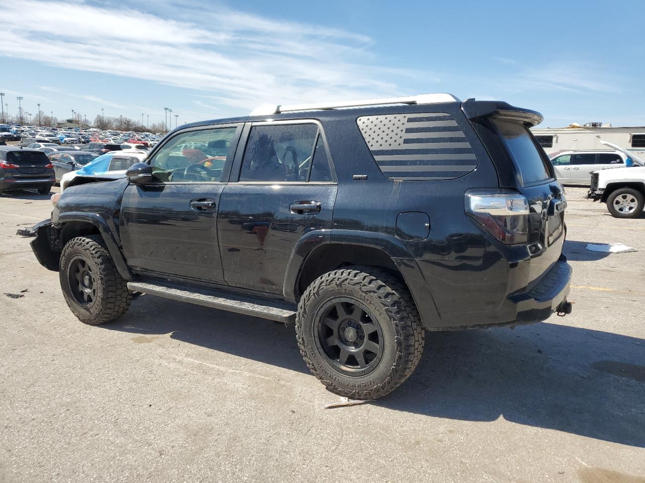 2018 TOYOTA 4RUNNER SR - Image 2