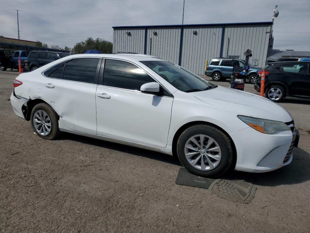 2015 TOYOTA CAMRY LE - Image 4