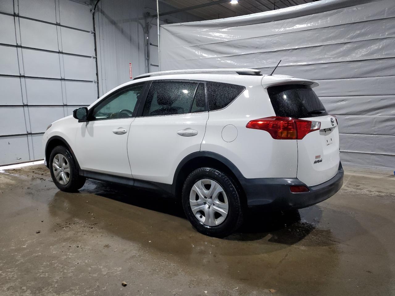 2015 TOYOTA RAV4 LE - Фото 2