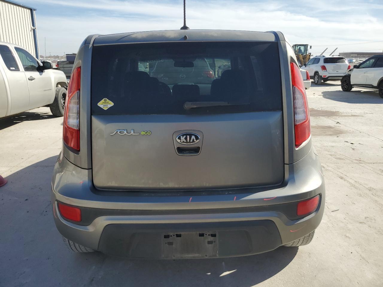 2013 KIA SOUL + - Image 6